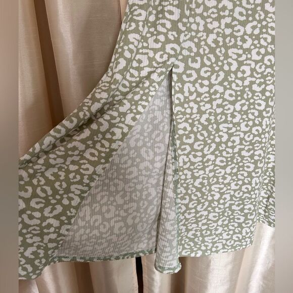Jessica Simpson Green Leopard Print Midi Dress – Size Medium, Sleeveless Slit He - Picture 2 of 9